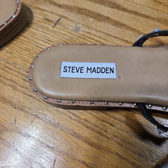 Steve Madden Palit Womens Size 9.5 Slip On Silver Pyramid Studded 3 Band Sandals - Picture 6 of 8